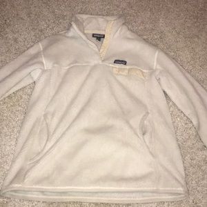 WHITE AND CREAM PATAGONIA PULLOVER